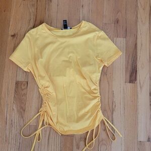 Scrunched yellow shirt
